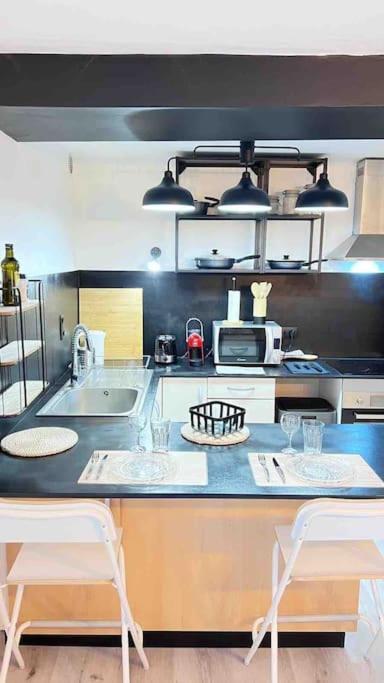 Saint-Georges-de-Luzençon Logement Moderne Au Coeur Du Village מראה חיצוני תמונה