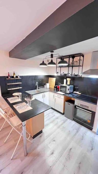 Saint-Georges-de-Luzençon Logement Moderne Au Coeur Du Village מראה חיצוני תמונה