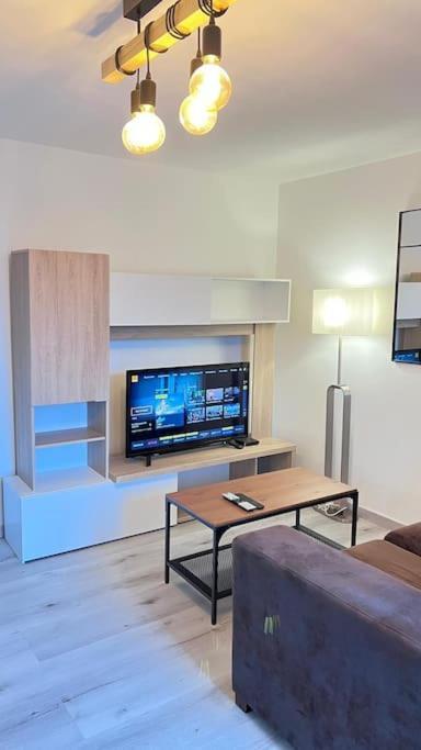 Saint-Georges-de-Luzençon Logement Moderne Au Coeur Du Village מראה חיצוני תמונה