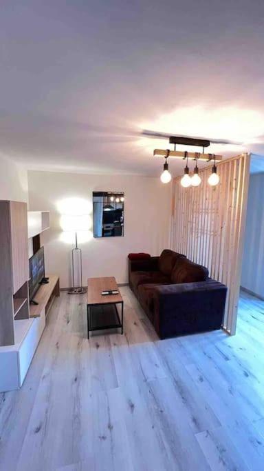 Saint-Georges-de-Luzençon Logement Moderne Au Coeur Du Village מראה חיצוני תמונה