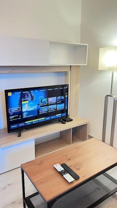 Saint-Georges-de-Luzençon Logement Moderne Au Coeur Du Village מראה חיצוני תמונה